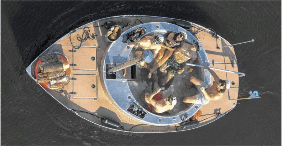 Berlin: Self-drive hot tub boat experience - Warmth and comfort: how the stove and roof really affect your ride