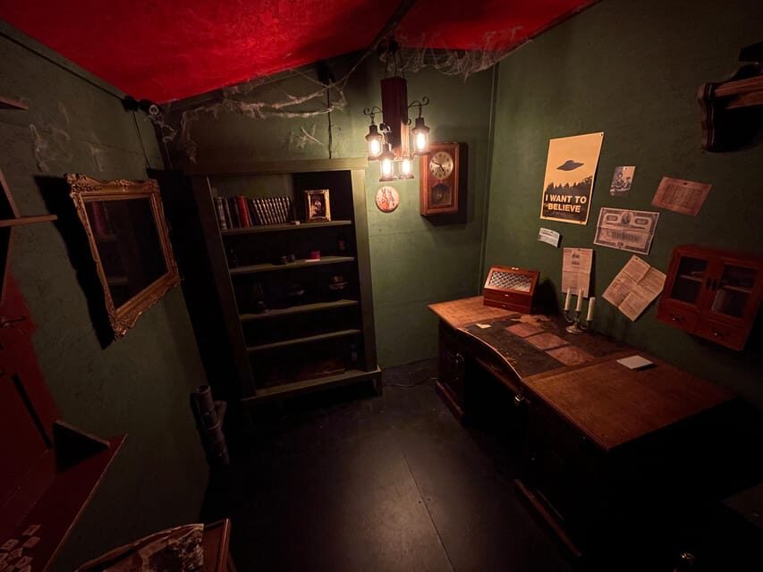Berlin: “Shadow of the Rubber Duck” Escape Room Experience - The room’s mood: 1976 Berlin Wall shadows and hidden secrets