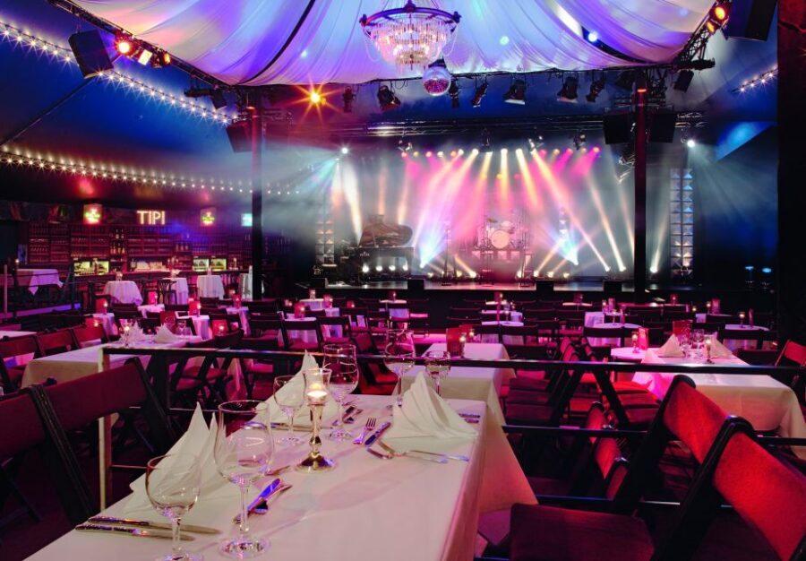Berlin: Show at the Tipi am Kanzleramt - Arriving 60 minutes early: seating, aperitif, and getting the vibe right