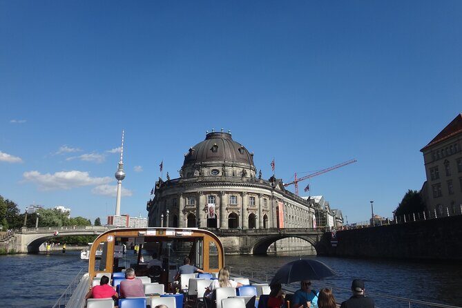Berlin sightseeing boat tour on the Spree - Boarding at Alte Börse: where the cruise starts and how to choose your seat