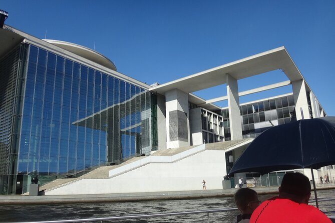 Berlin sightseeing boat tour on the Spree - Nikolaiviertel: Berlin’s oldest settlement, rebuilt after wartime destruction