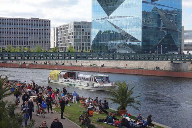 Berlin sightseeing boat tour on the Spree - Museum Island and the James Simon Gallery: five museums, one UNESCO core