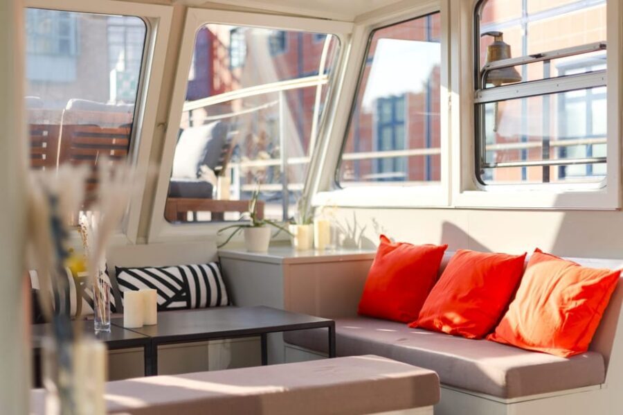 Berlin: Sightseeing Boat Tour on the Spree for Families - Food and drinks onboard: simple, planful, and not included