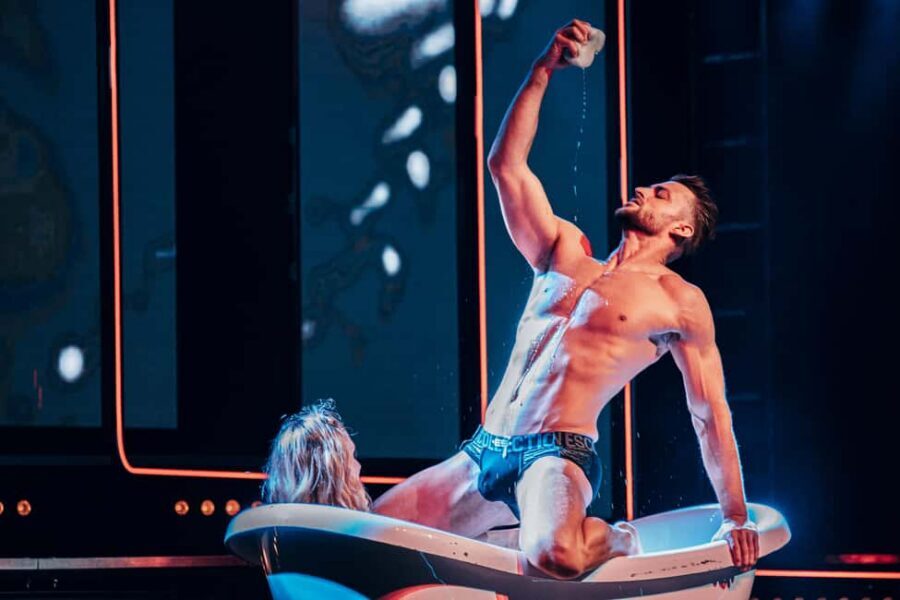 Berlin: SIXX PAXX Men´s Performing Arts Show - Up-close and interactive: how to get the most from the crowd energy