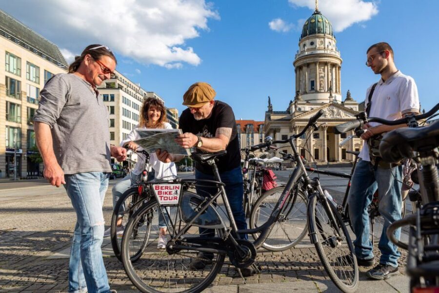 Berlin: Small Group Bike Tour Through City Center - Tiergarten to Brandenburg Gate: The classic Berlin glide