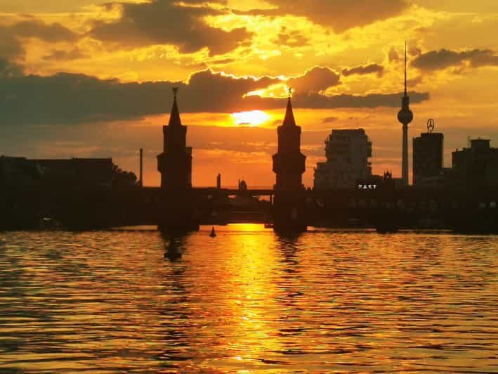 Berlin: Solar Powered Sunset Catamaran Cruise & Audio Guide - Audio Guides Without Loudspeakers: Control Beats Chaos