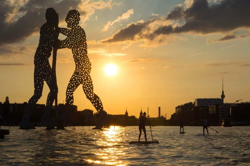 Berlin: SUP Sunset Tour to the Molecule Man - Why the Spree at Sunset Feels Special