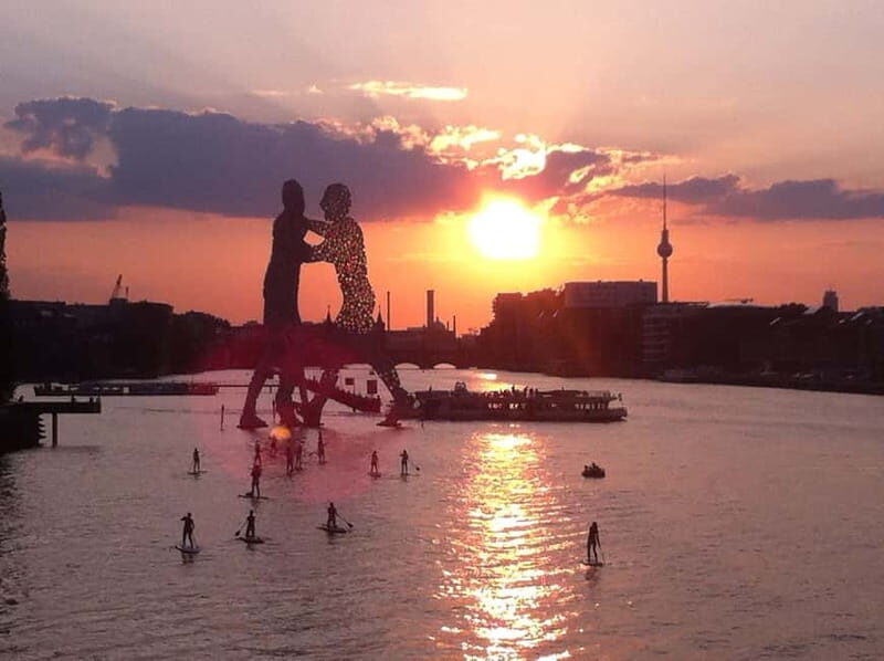 Berlin: SUP Sunset Tour to the Molecule Man - Treptower Park Harbor Pass: A Breather Before the Finish