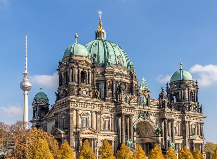 Berlin: the treasures of berlin - walking tour - A 1.5-hour Berlin hits tour that actually helps you navigate