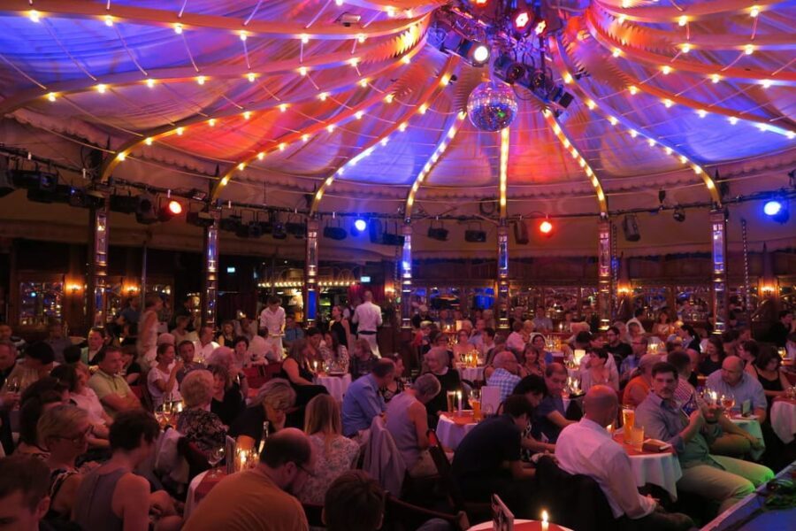 Berlin: Ticket for Bar Jeder Vernunft - Theater & Restaurant - Price and value: is $41 for two hours realistic in Berlin?