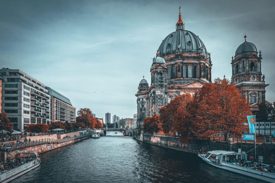 Berlin: Tour with Private Guide - Neighborhood walk: Mitte, Kreuzberg, and Prenzlauer Berg on foot