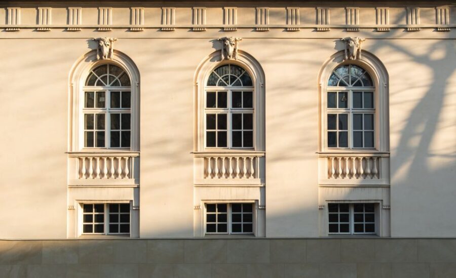 Berlin: walking tour about Charité - Meeting at Charité Tower: quick setup, clear start