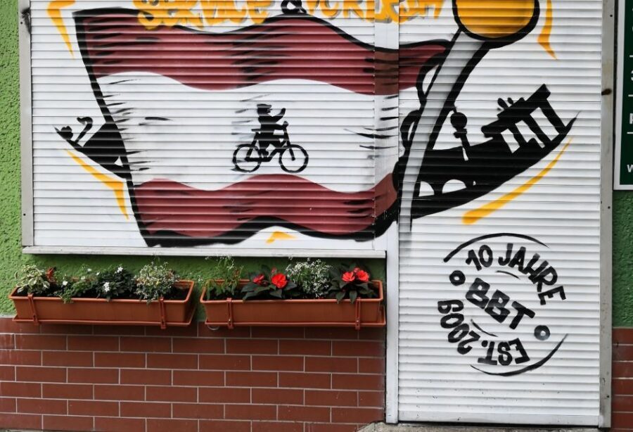 Berlin Wall: Small Group Guided Tour - Starting at Berlin Bike Tours: Get Your Bearings Fast