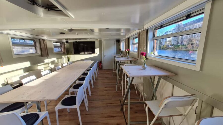 Berlin: Winter Spree Cruise with Mulled Wine and Christmas Stollen - What the Cruise Covers: Reichstag, Museum Island, and More