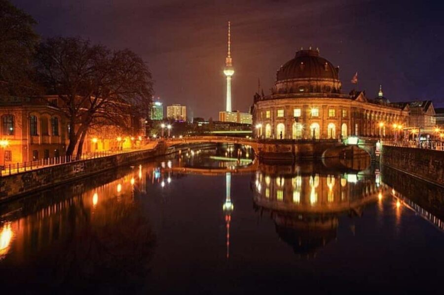 Berlin: Winter Spree Cruise with Mulled Wine and Christmas Stollen - Mulled Wine and Christmas Stollen: What’s Included and What You Can Buy