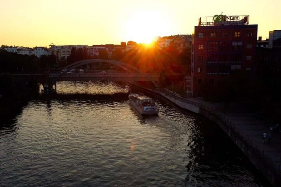 Berlin: Winter Spree Cruise with Mulled Wine and Christmas Stollen - Who This Winter Spree Cruise Fits Best
