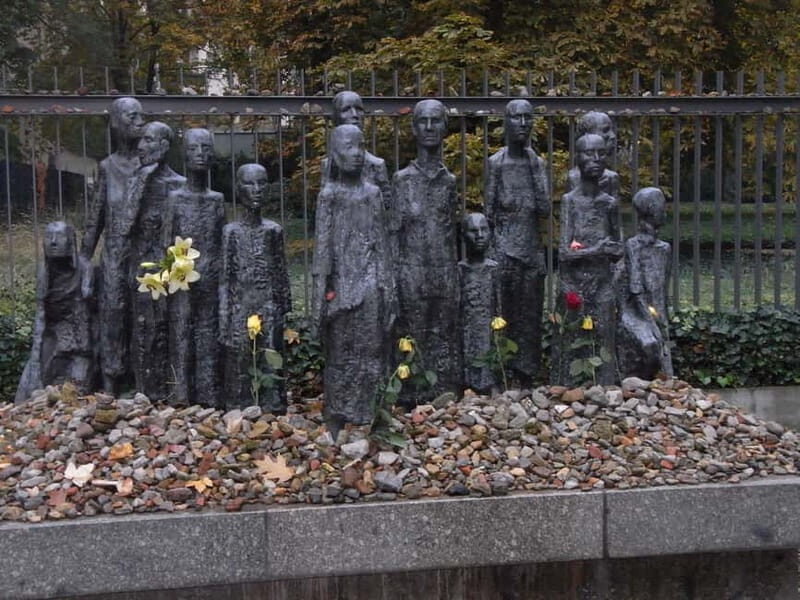 Berlin‘s Jewish Heritage Private Tour With Jacob - Meeting Nadav Jacob and getting around without chaos