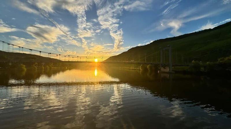 Bernkastel: 1-hour panoramic boat tour Lieser, Mülheim and back - Finding the best seat on three levels (and why it matters)