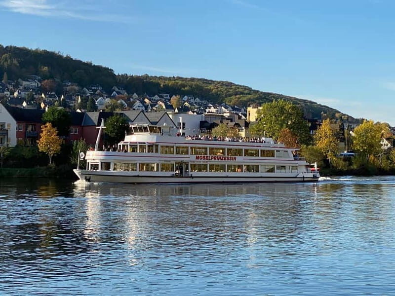 Bernkastel: 1-hour panoramic boat tour Lieser, Mülheim and back - The 1-hour loop: views of Bernkastel and Landshut Castle
