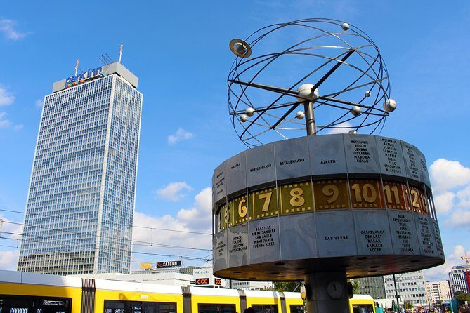 Best of Berlin with a licensed Guide - Gendarmenmarkt and Unter den Linden: Classic Berlin With Real Meaning
