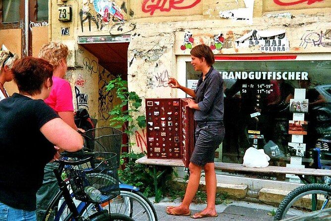 Bicycle tour through the "other" Hamburg (min.4) - The Sternschanze Shift: From Fine Society to a Different Beat