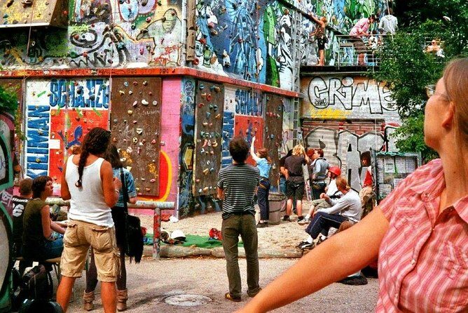 Bicycle tour through the "other" Hamburg (min.4) - St. Pauli Harbor Road and the Portuguese Quarter: A Different Kind of Energy