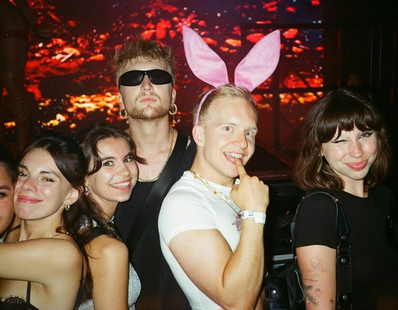 Big Hamburg Pubcrawl - Shots, Games & VIP Bundle - Thursday, Friday, and Private Saturday: Match the Theme to Your Mood