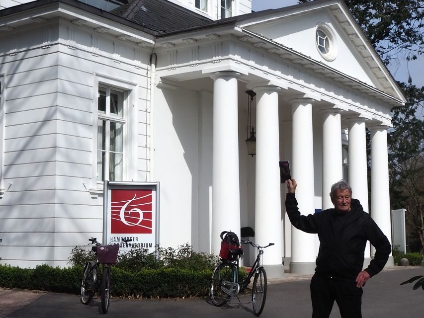 Bike tour around the Alster - Celebs, water, and nature - Where you meet and how to be ready