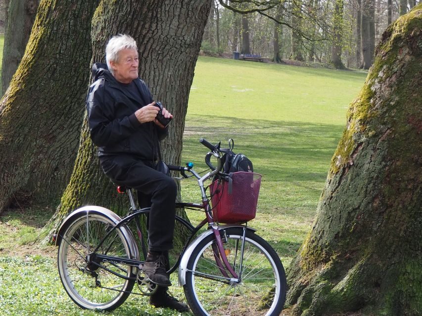 Bike tour around the Alster - Celebs, water, and nature - Dammtor toward Pöseldorf-Rotherbaum: consulates, residences, and green park edges