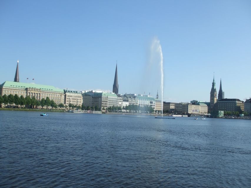 Bike tour around the Alster - Celebs, water, and nature - Aussenalster photo time: when the water opens up