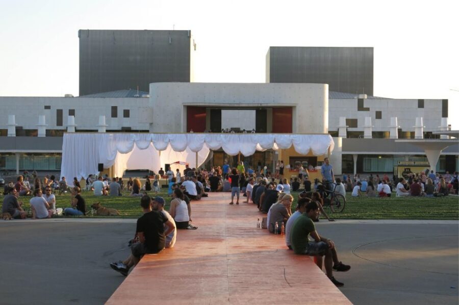 Blick hinter die Kulissen – Führung: Staatstheater Darmstadt - How sets and costumes are created: the practical side of theater