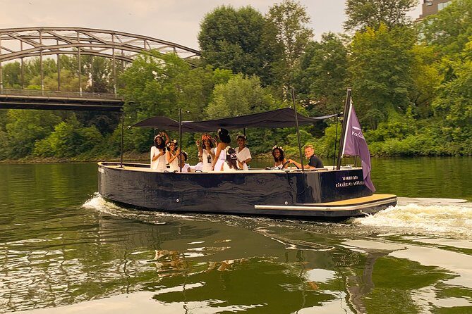 Boat Tour in Frankfurt for up to 12 Guests - Key highlights at a glance