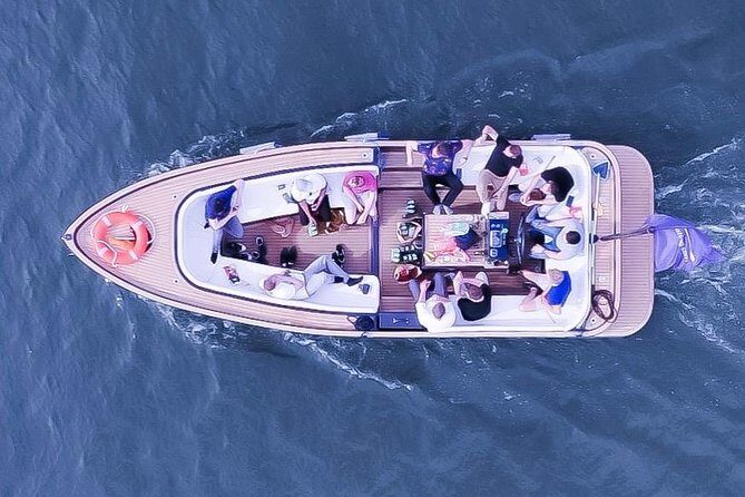 Boat Tour in Frankfurt for up to 12 Guests - The Westhafen canyon feel and Licht und Luftbad stop