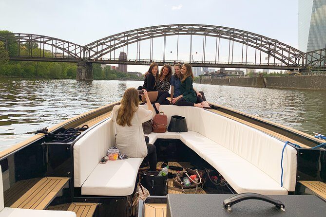 Boat Tour in Frankfurt for up to 12 Guests - Making it your group’s party: snacks, drinks, and a good sound system