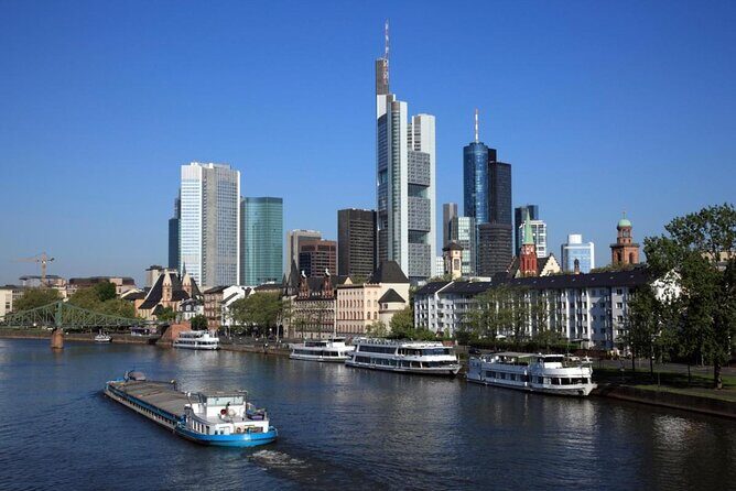 Boat Tour in Frankfurt for up to 12 Guests - The cruise timing: 90 minutes that works for real schedules