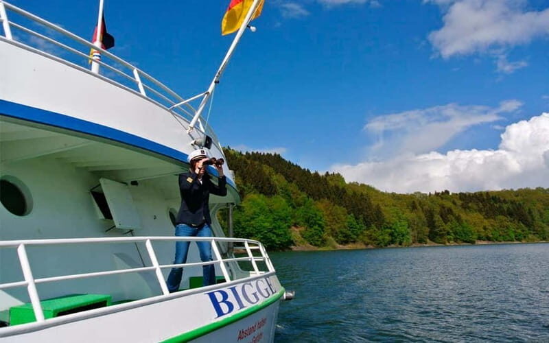 Boat trip on the Biggesee: lake romance in the Sauerland mountains! - How the 3-hour “XXL” cruise works (and why the landing stages matter)