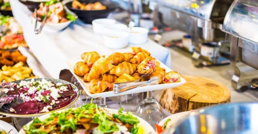 Bonn: Sunday Brunch Buffet with Cologne live music - Live Music with Manni and Steff on the Water