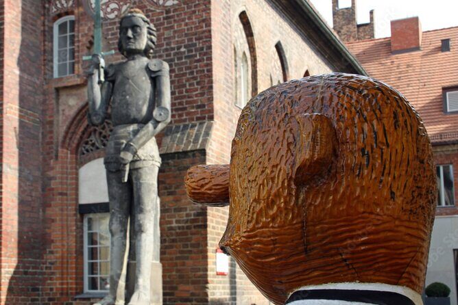 Brandenburg Scavenger Hunt and Sights Self-Guided Tour - How the hunt works: hints, questions, and creative photo missions