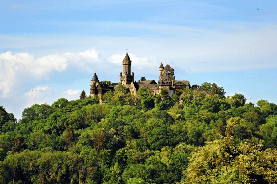 Braunfels: Guided Tour of the Fairytale Castle Braunfels - Courtyard to Knight’s Hall: What happens in the first stretch
