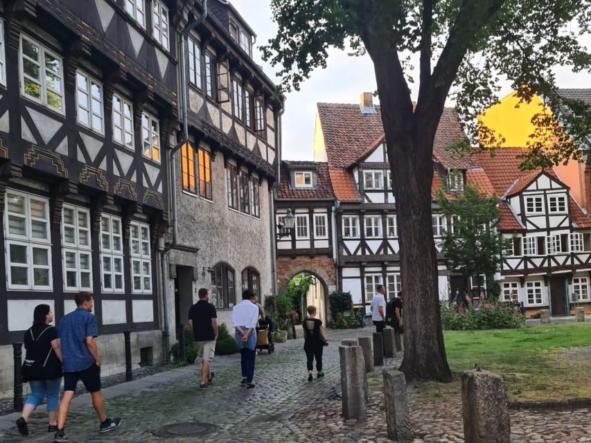 Braunschweig: Guided Walking Tour with Food Tastings - Key highlights to look for