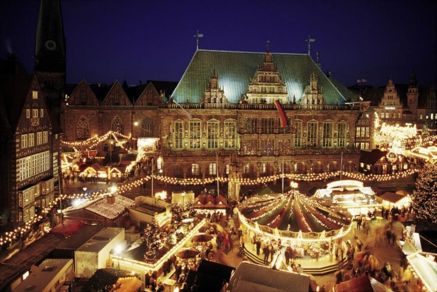 Bremen: Advent magic and sparkling lights (Tour in German) - Weser River Winter Mood: Blue Light, Ships, and Promenade Time