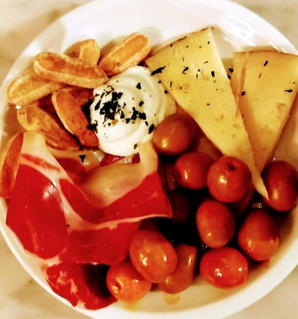 Bremen: Culinary Old Town Tour - with unique locations - Key highlights you’ll feel right away