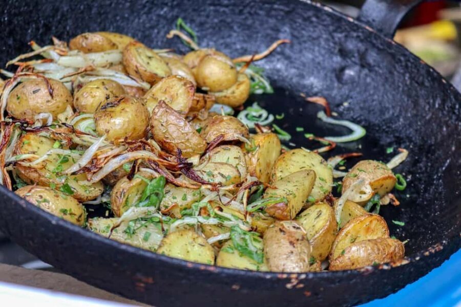 Bremen: Culinary Old Town Tour - with unique locations - Meeting at Domshof and getting your bearings quickly