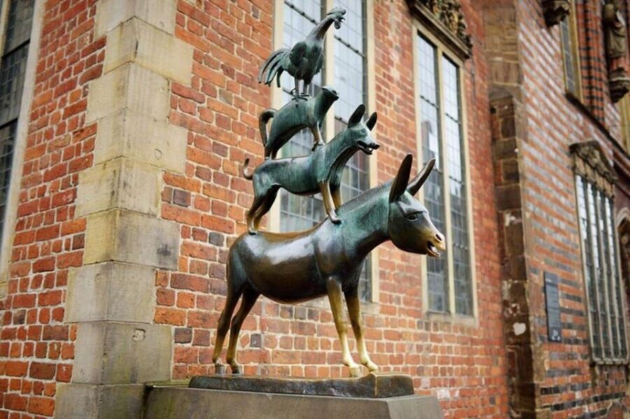 Bremen : Must-See Walking tour With A Guide ( Private tour ) - Schnoor Quarter: winding lanes with a layered past