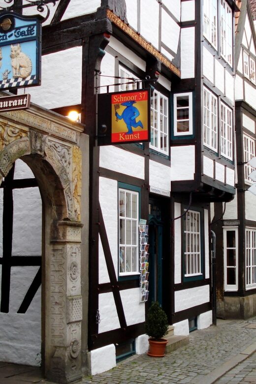 Bremen: Old Town Tour with Costumed Performer & Tour Guide - Bremen Old Town Tour: A 2-Hour Walk That Feels Like Theater (But Teaches Too)