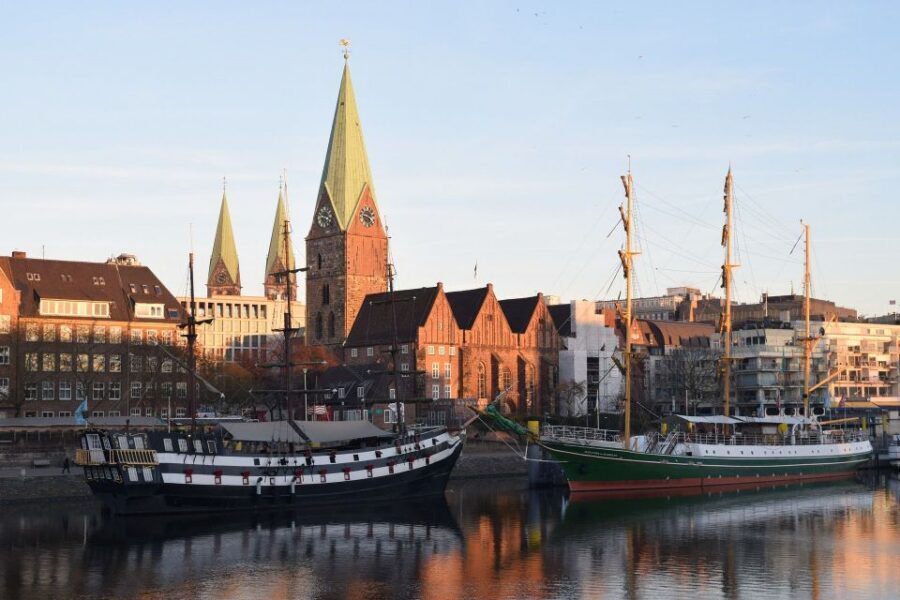 Bremen: Private Walking Tour with a Professional Guide - Cathedral of St. Peter: Ceiling Paintwork and 1,200 Years of Atmosphere