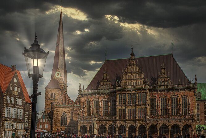 Bremen: Private Walking Tour with a Professional Guide - Start at the Town Hall and Roland: UNESCO in Plain Sight