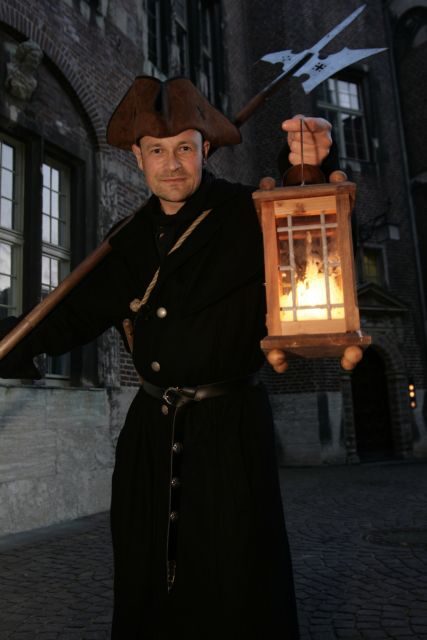 Bremen: Walking Tour in German with Night Guard - Meeting point: the Town Musicians under the Old Town Hall
