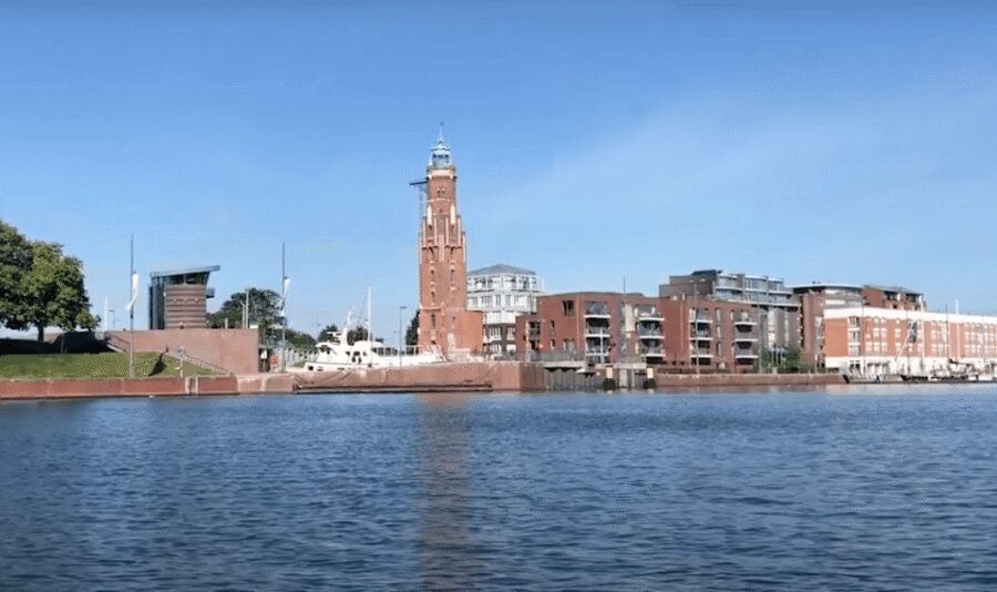 Bremerhaven: Sailor's yarn, legends and sea walking tour - The Waterfront Views: What You Gain from Walking Outside