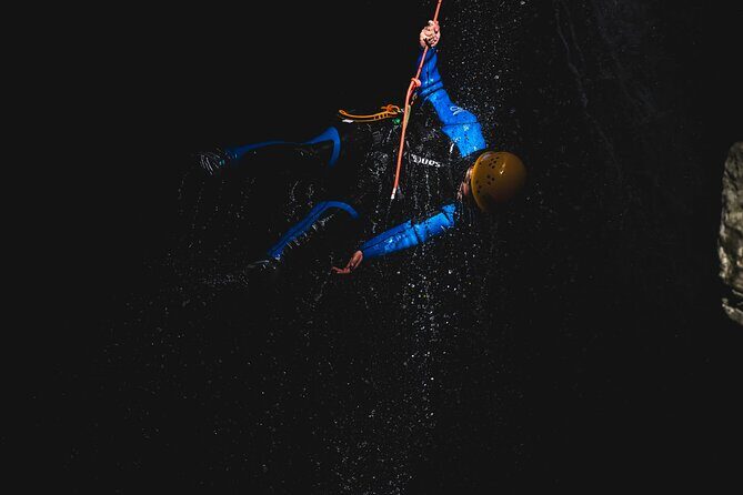 Canyoning Starzlachklamm - Level 2 tour in the Allgäu - Gear and guides: thick wetsuits and real coaching